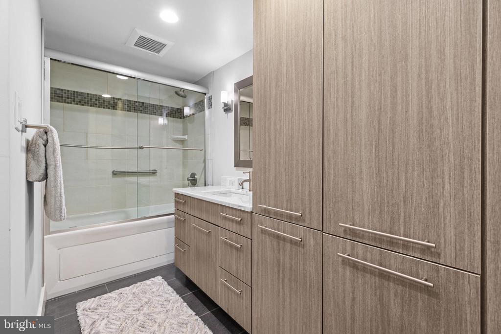 1252 Fenwick Garth
