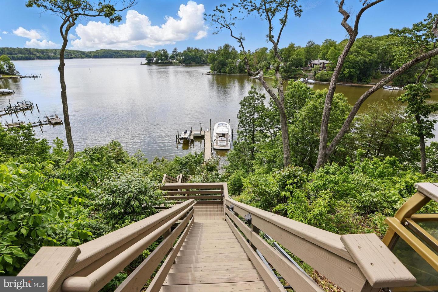 1252 Fenwick Garth