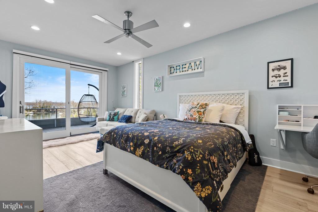 1252 Fenwick Garth