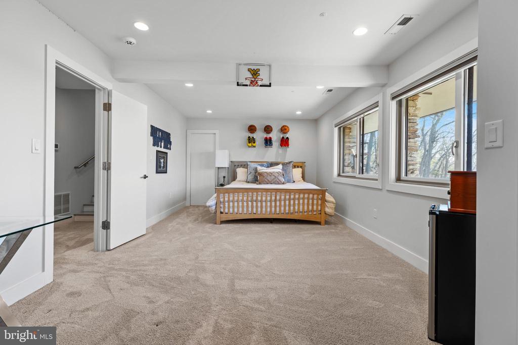 1252 Fenwick Garth