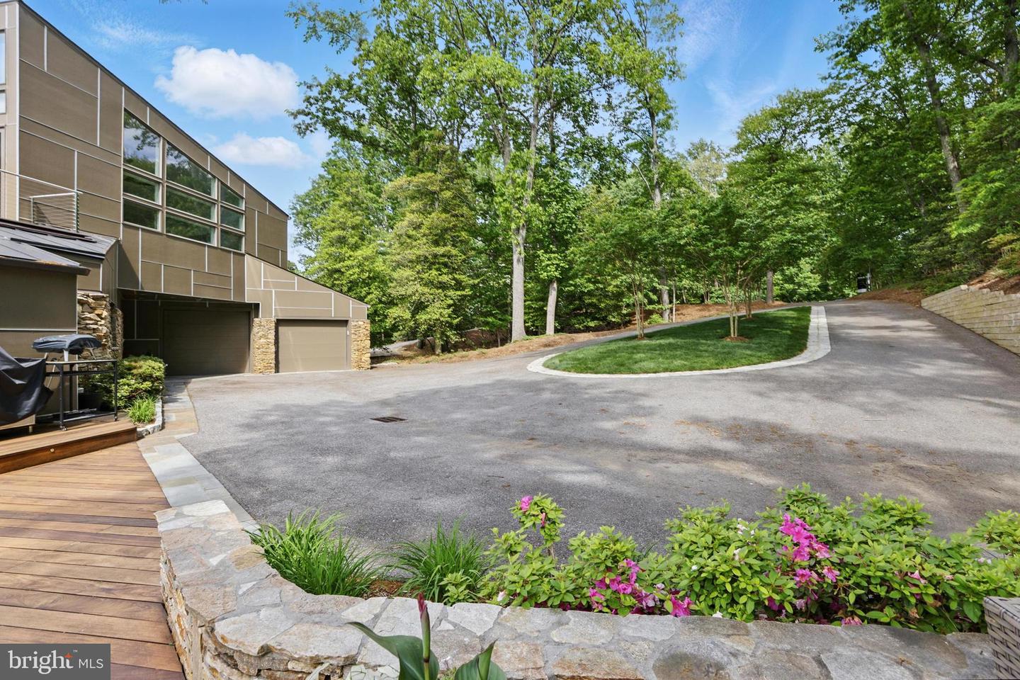 1252 Fenwick Garth