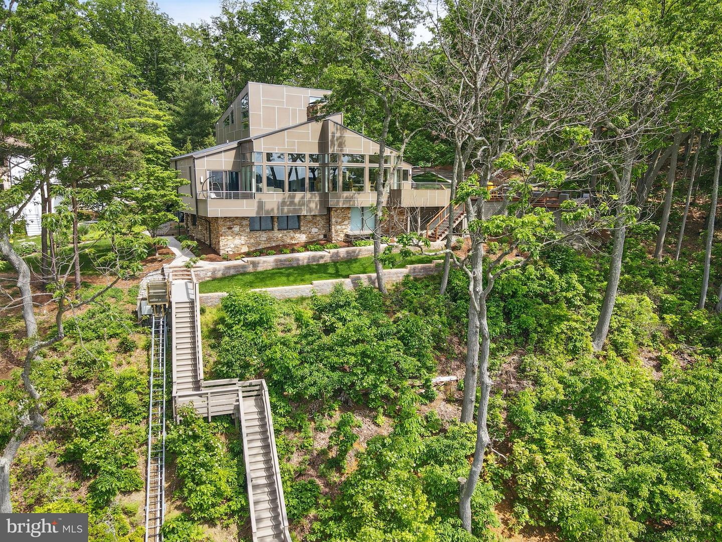 1252 Fenwick Garth