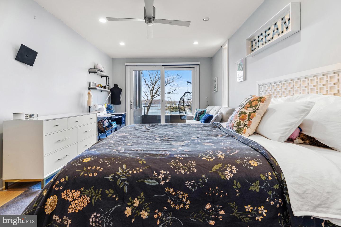 1252 Fenwick Garth