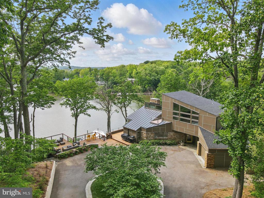 1252 Fenwick Garth