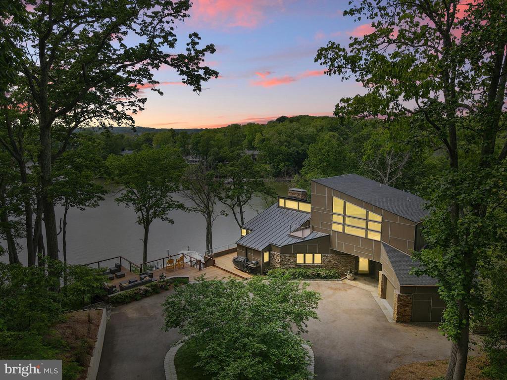 1252 Fenwick Garth