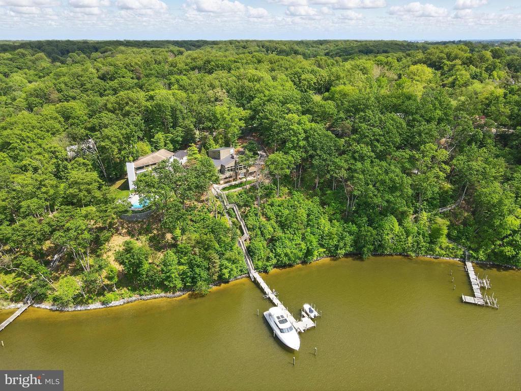 1252 Fenwick Garth