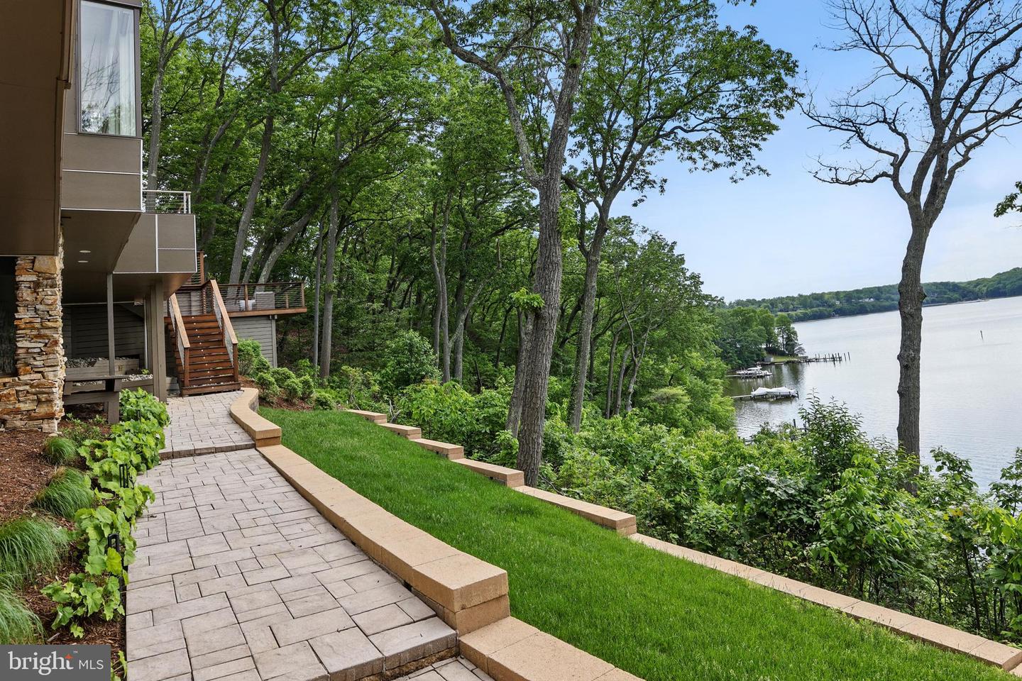 1252 Fenwick Garth