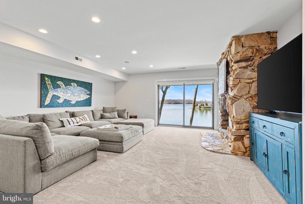 1252 Fenwick Garth