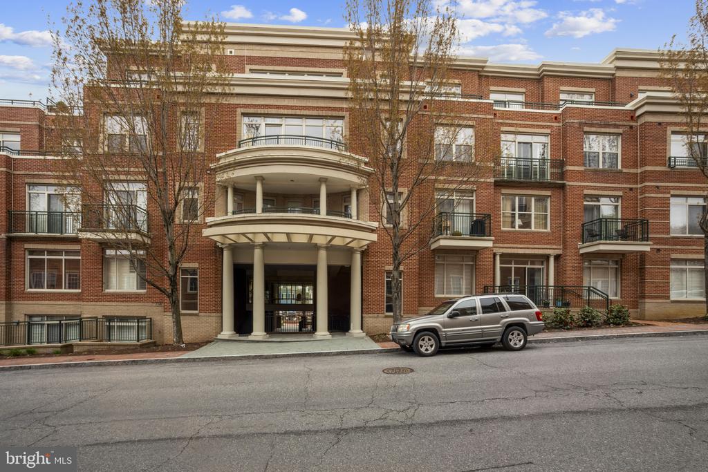 66 Franklin St #203