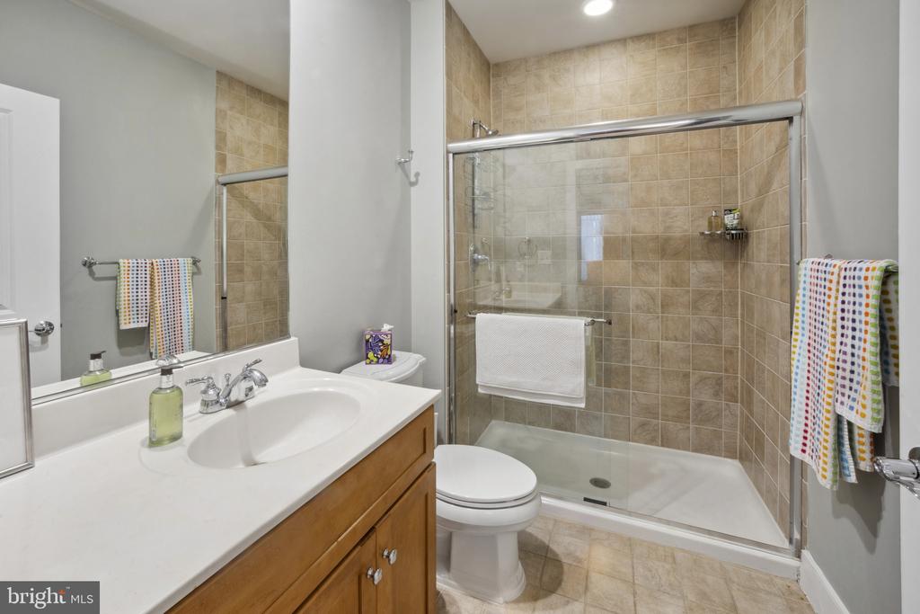 66 Franklin St #203