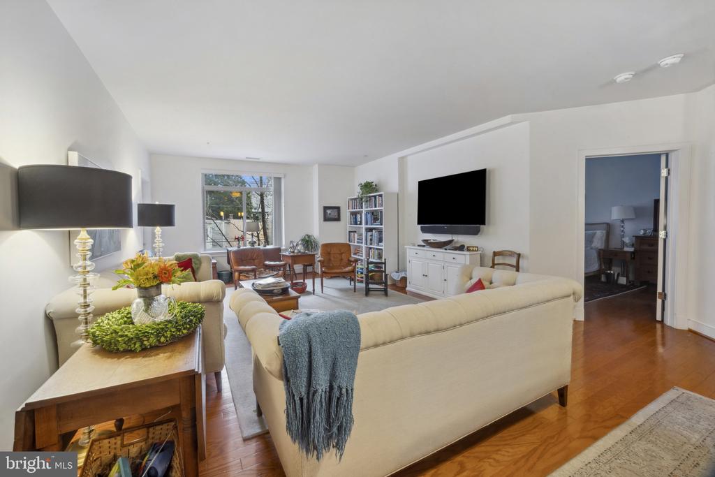 66 Franklin St #203