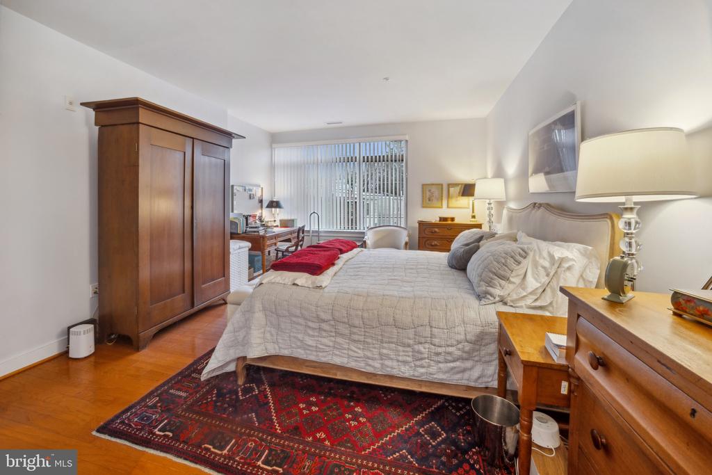 66 Franklin St #203