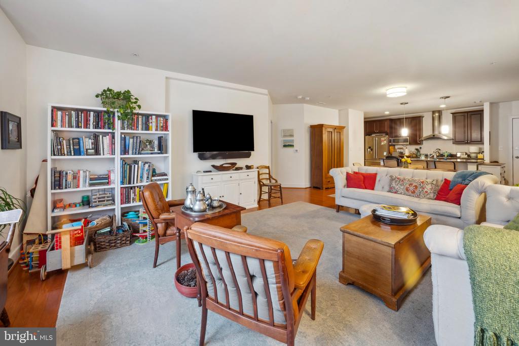 66 Franklin St #203