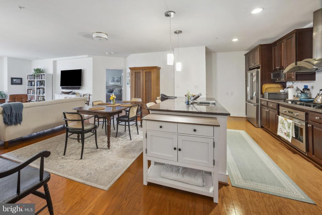66 Franklin St #203