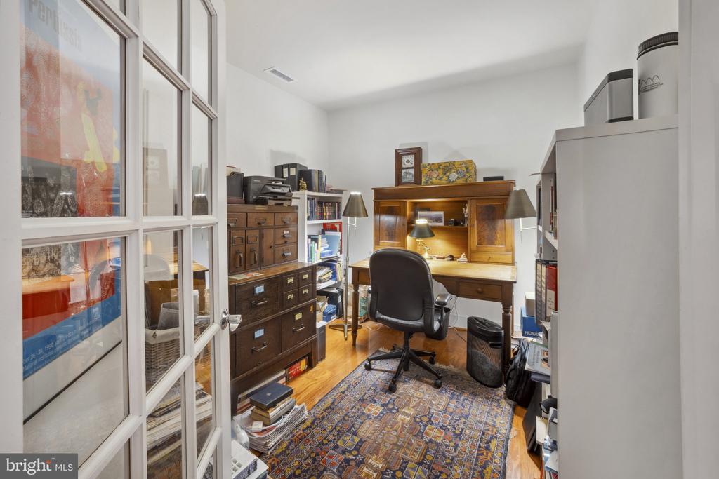 66 Franklin St #203