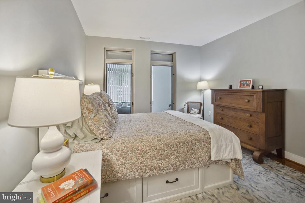 66 Franklin St #203