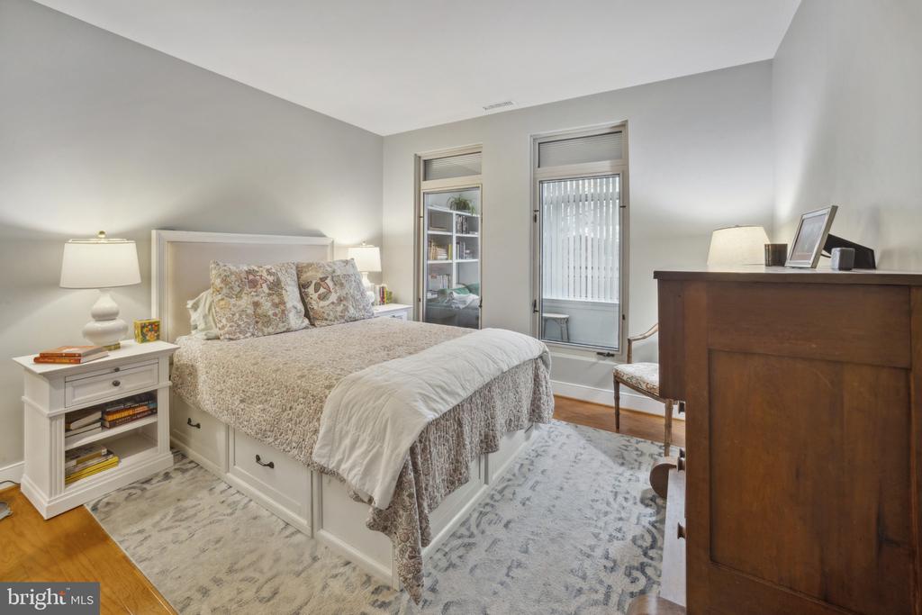 66 Franklin St #203