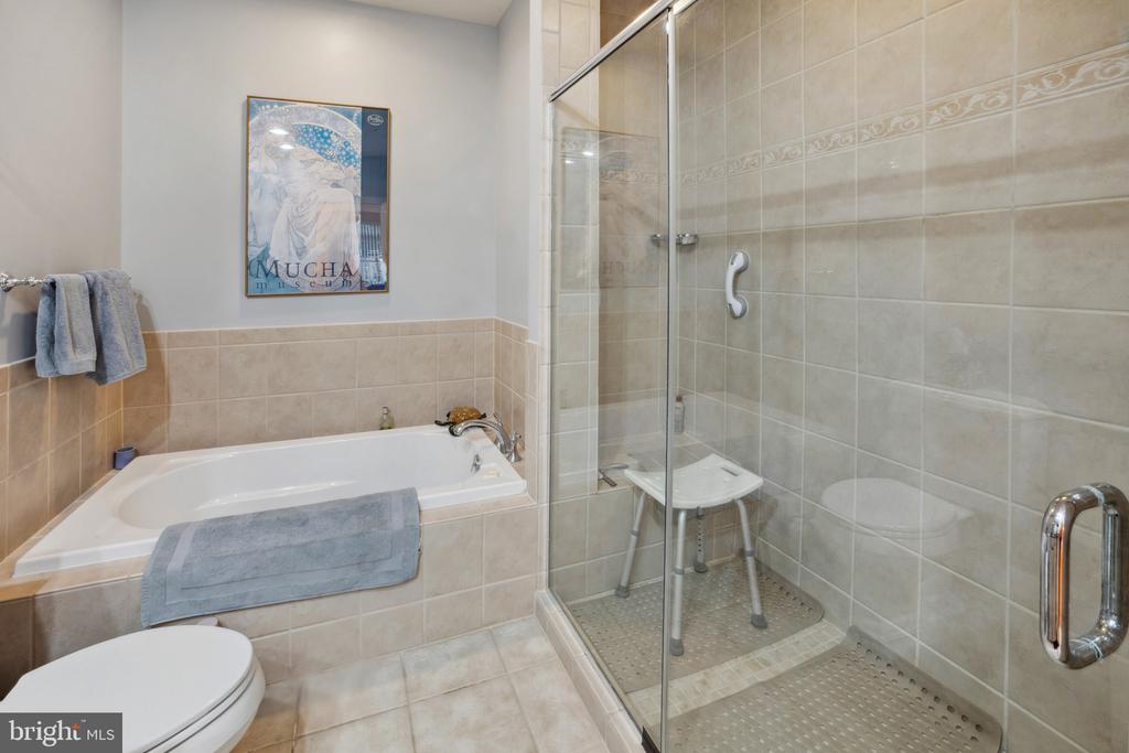 66 Franklin St #203