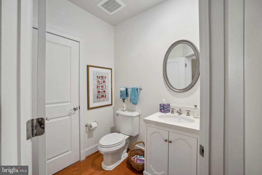66 Franklin St #203