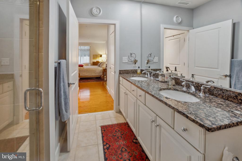 66 Franklin St #203
