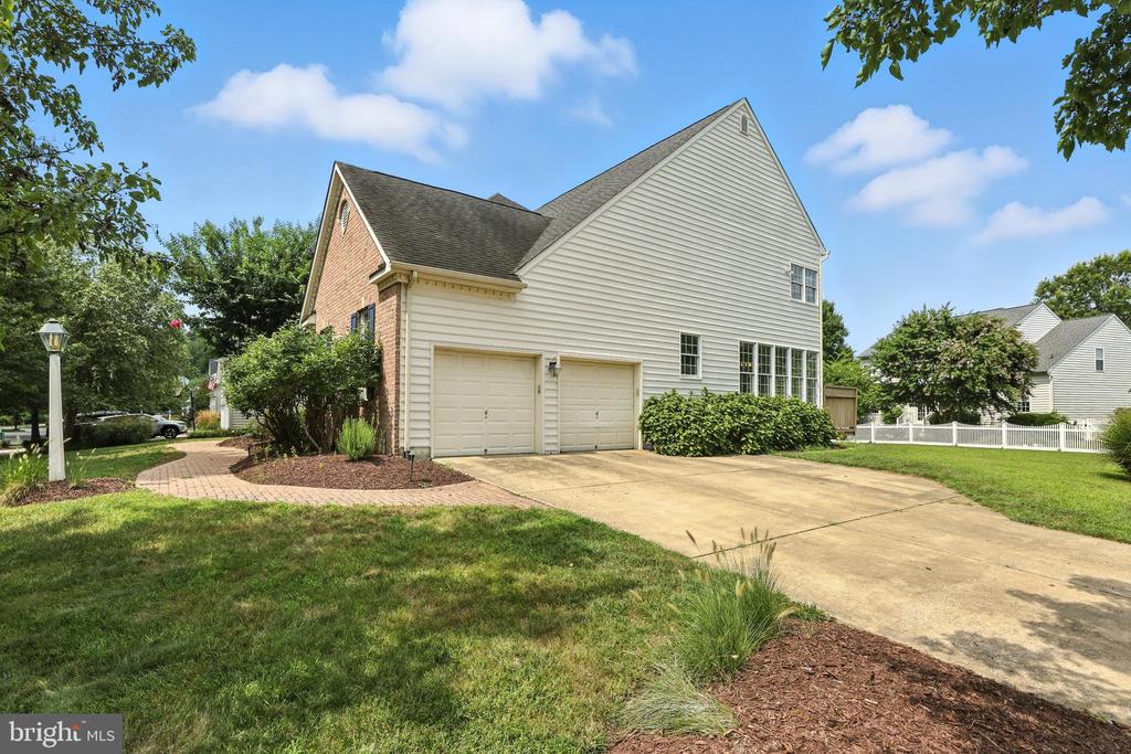 624 Lighthouse Landing Ln