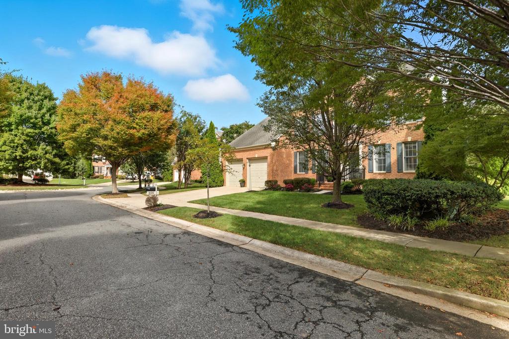 605 YAWL COURT