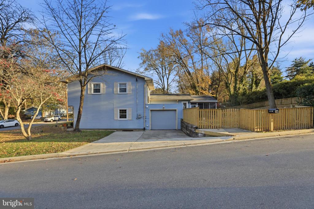 19 ROE LANE