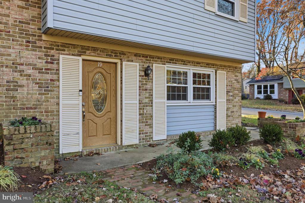 19 ROE LANE