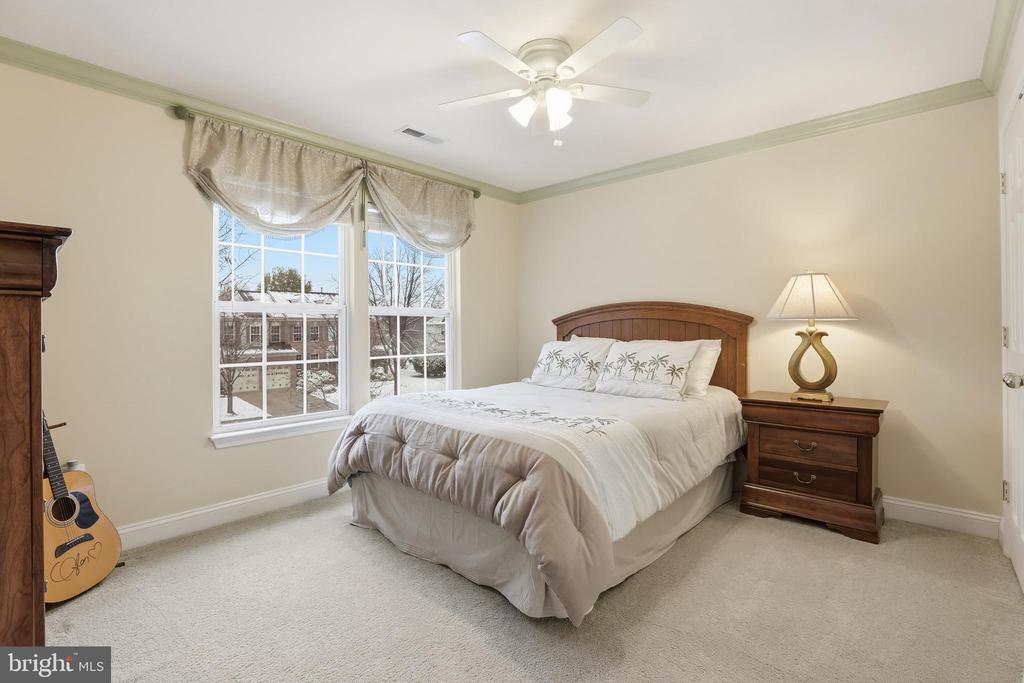 1612 TRAWLER LANE