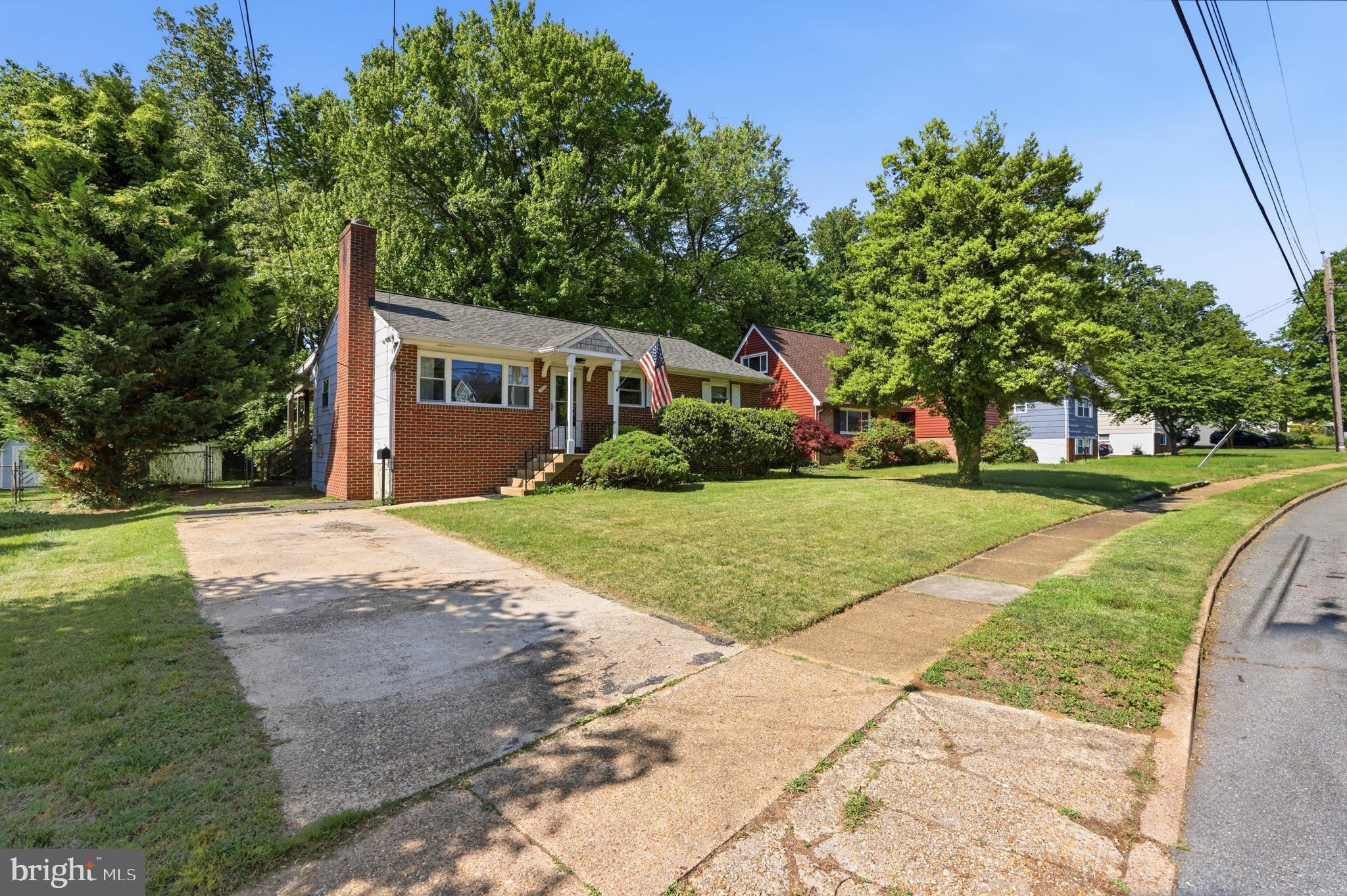 735 WARREN DRIVE