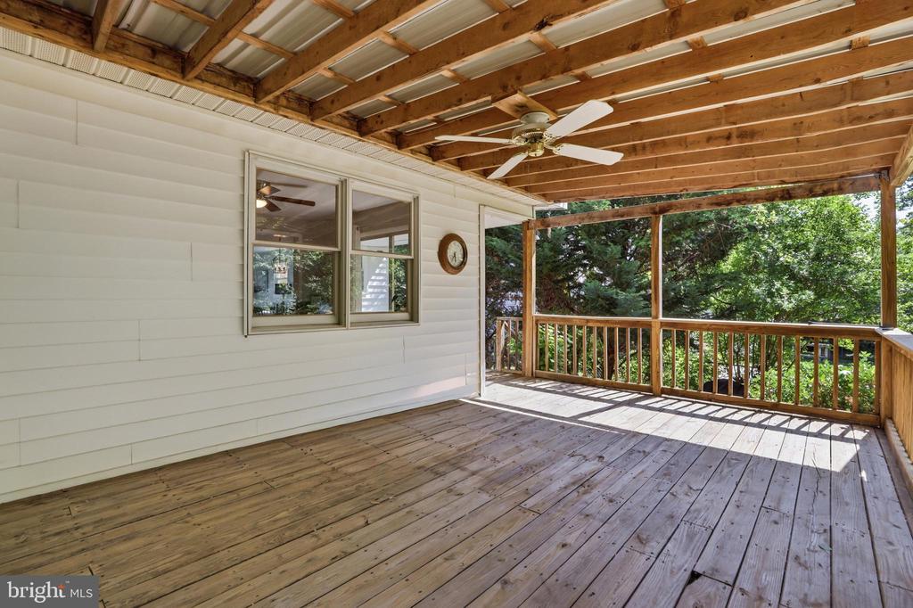 735 WARREN DRIVE