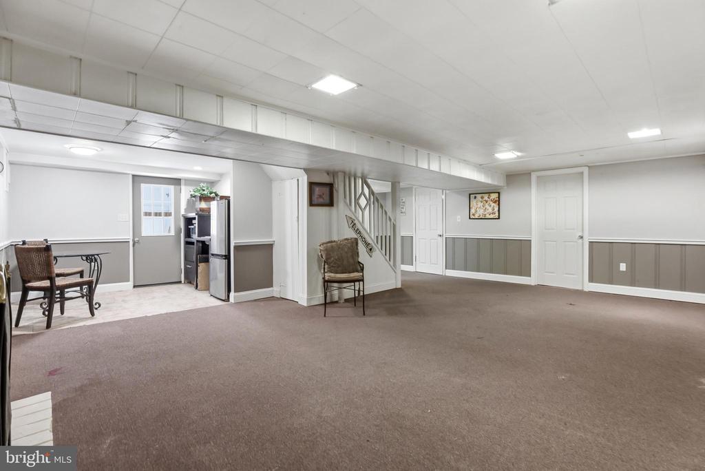 735 WARREN DRIVE