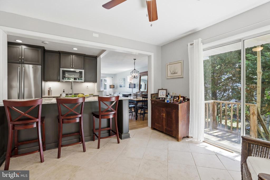 735 WARREN DRIVE