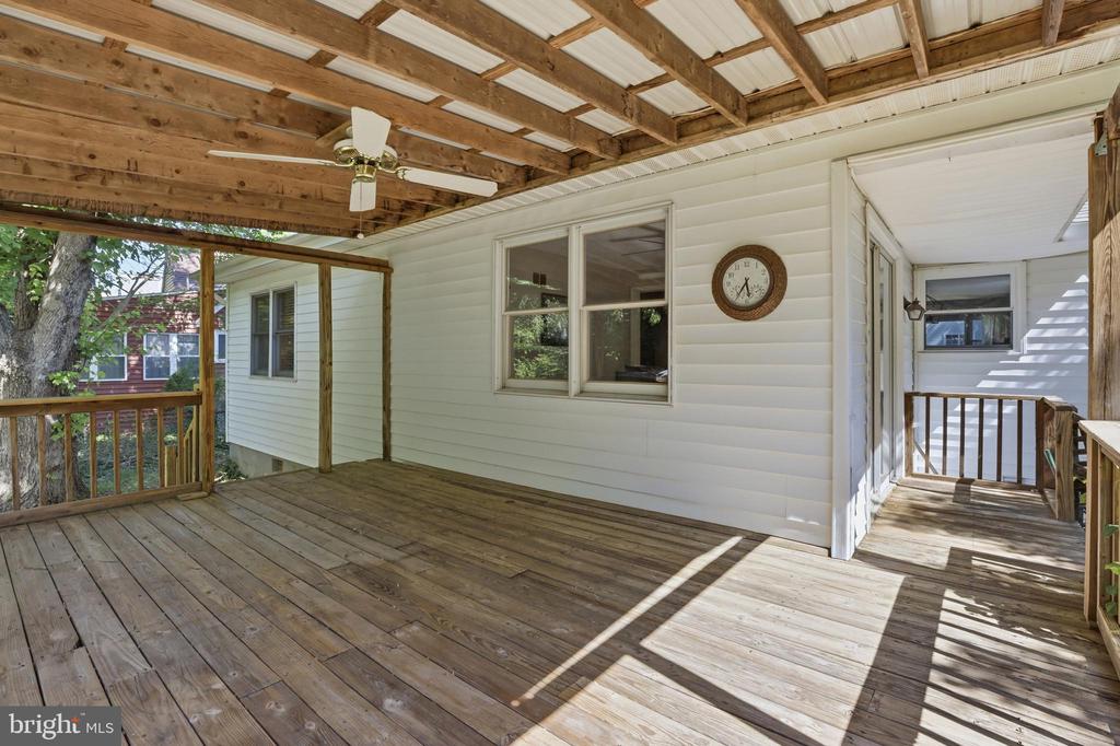 735 WARREN DRIVE