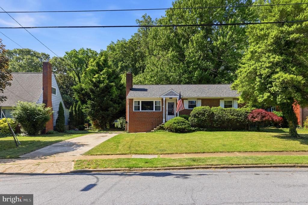 735 WARREN DRIVE