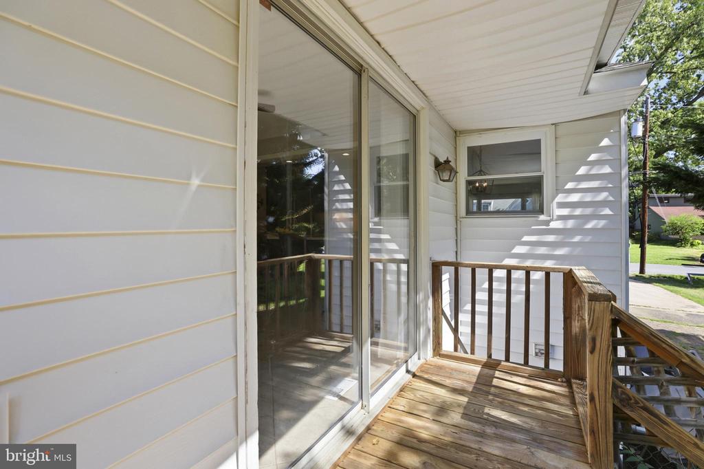 735 WARREN DRIVE
