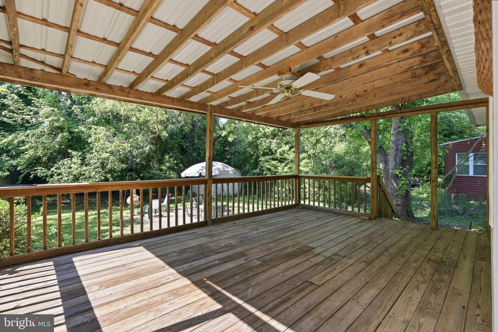 735 WARREN DRIVE