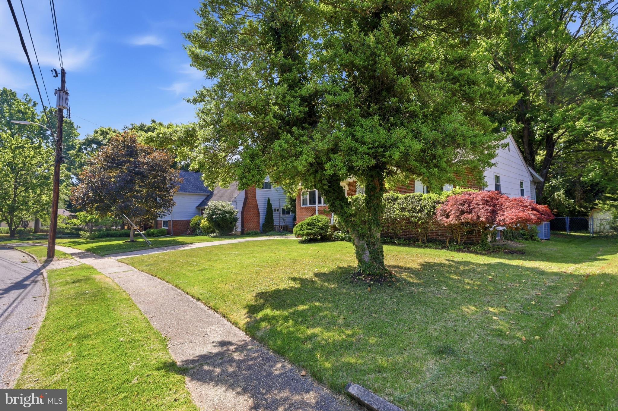 735 WARREN DRIVE