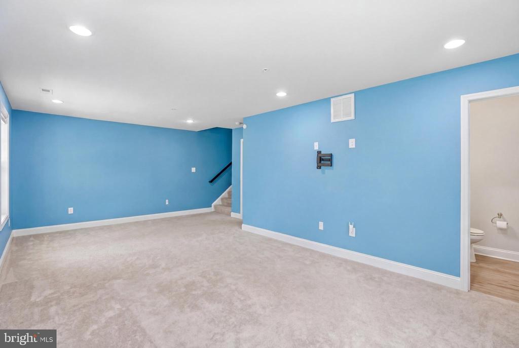 623 CLEAR BLUE LANE