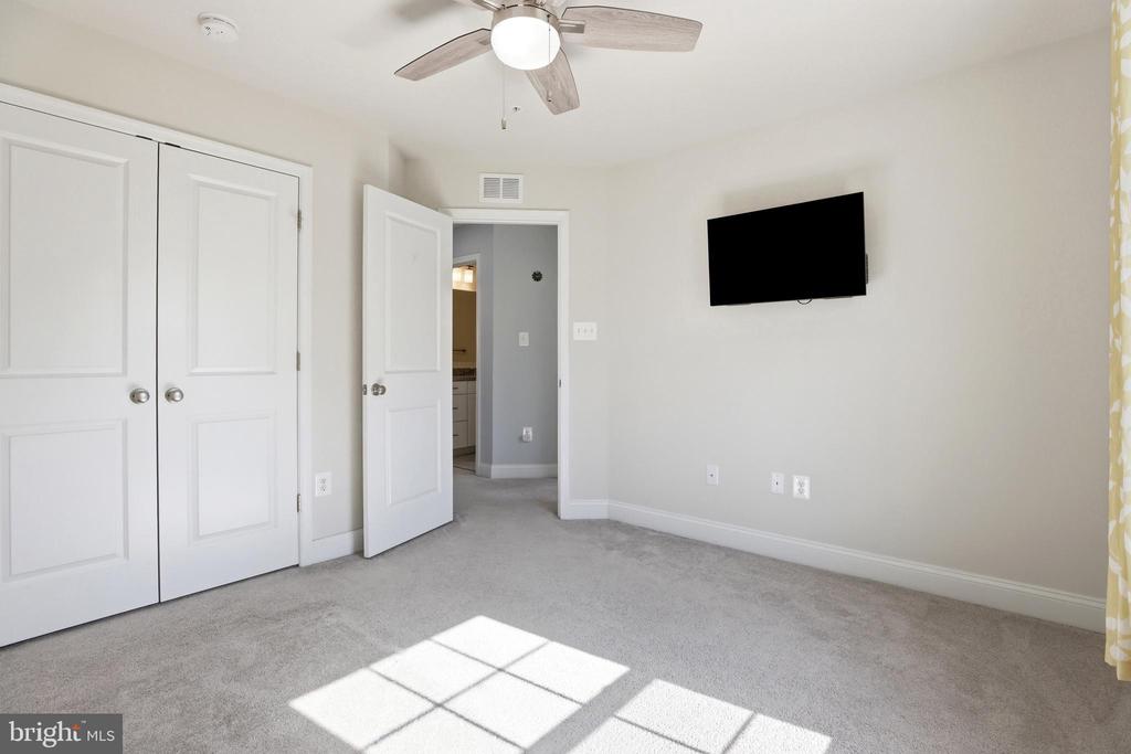 623 CLEAR BLUE LANE
