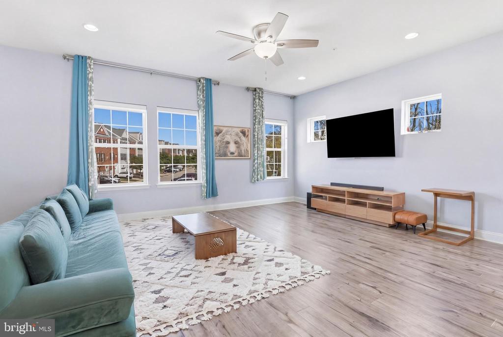 623 CLEAR BLUE LANE