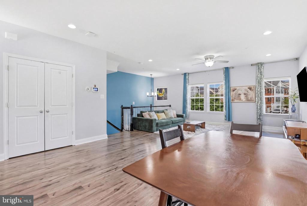 623 CLEAR BLUE LANE