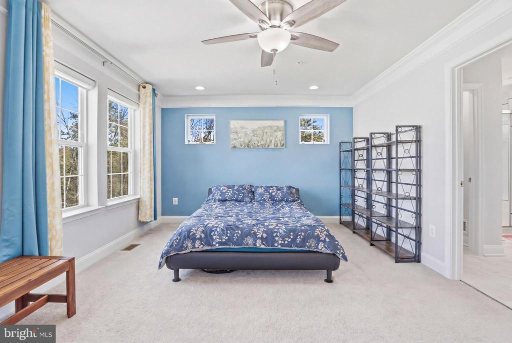 623 CLEAR BLUE LANE