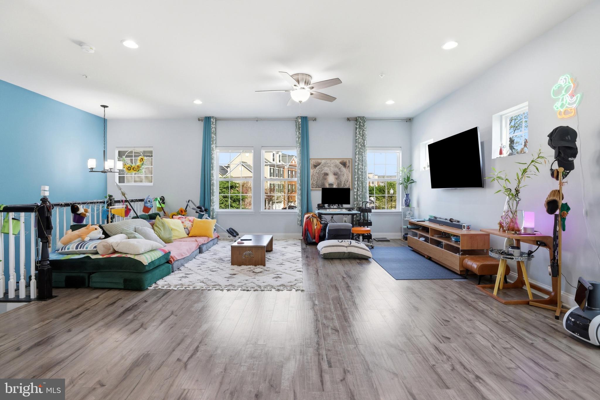 623 CLEAR BLUE LANE