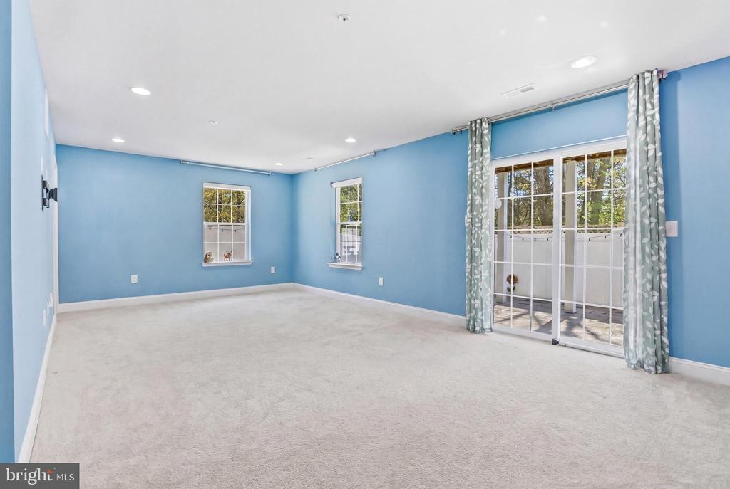 623 CLEAR BLUE LANE