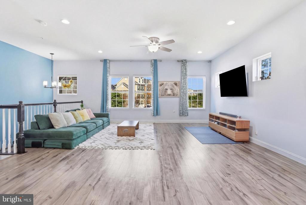 623 CLEAR BLUE LANE