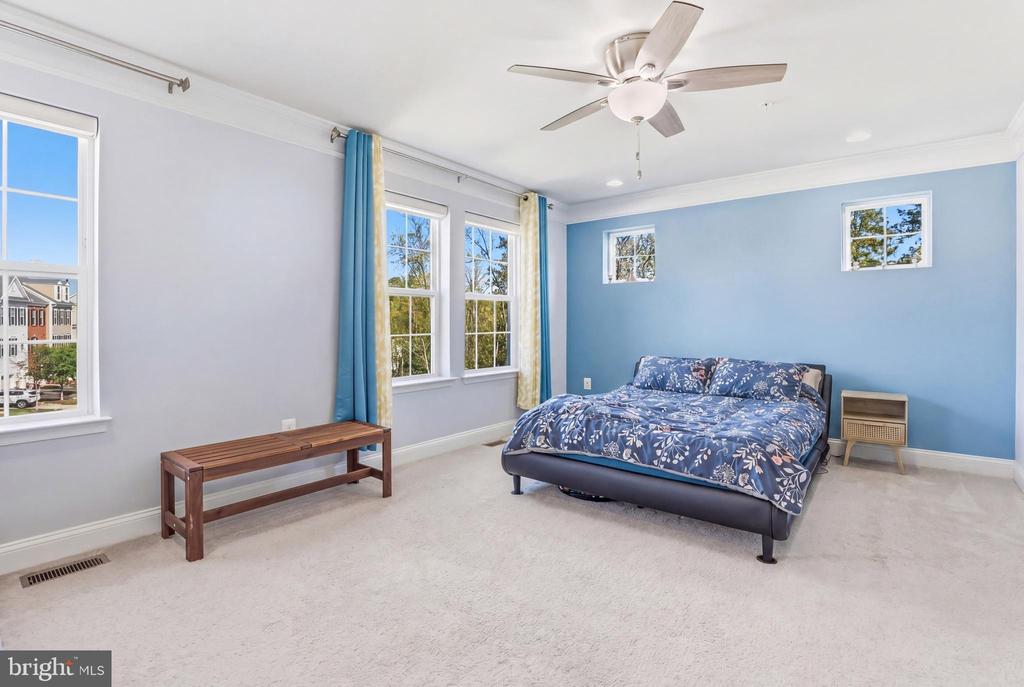 623 CLEAR BLUE LANE
