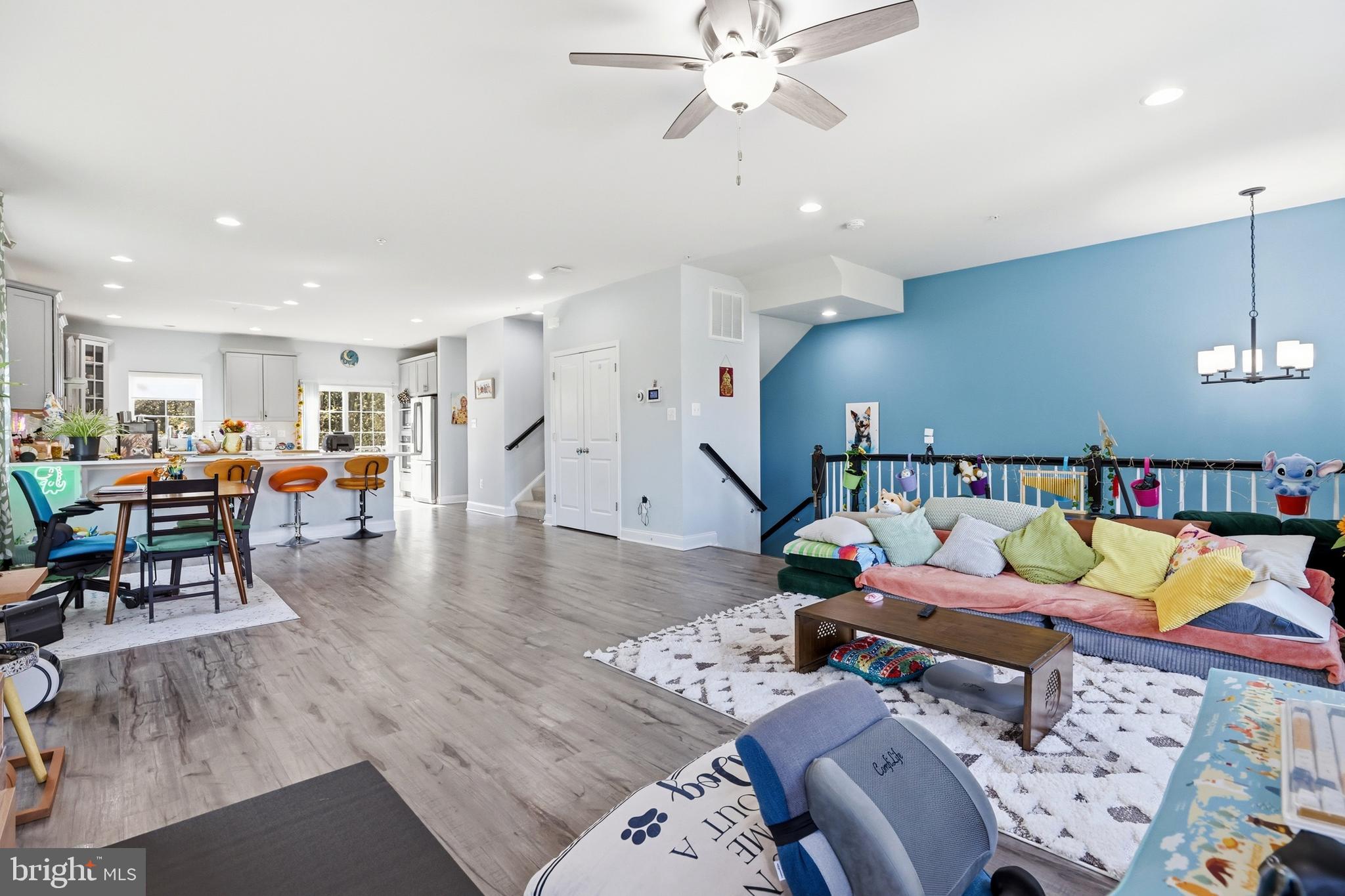 623 CLEAR BLUE LANE