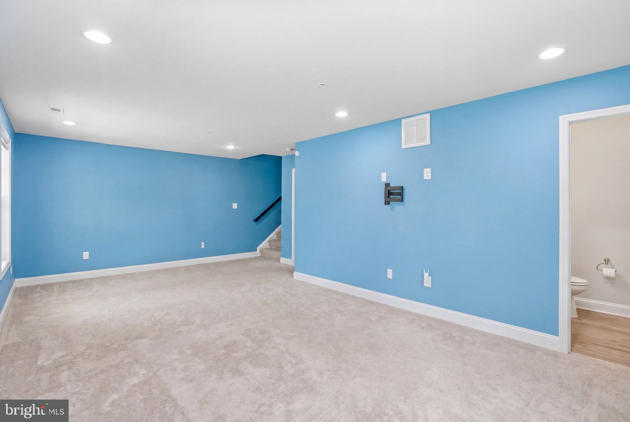 623 CLEAR BLUE LANE