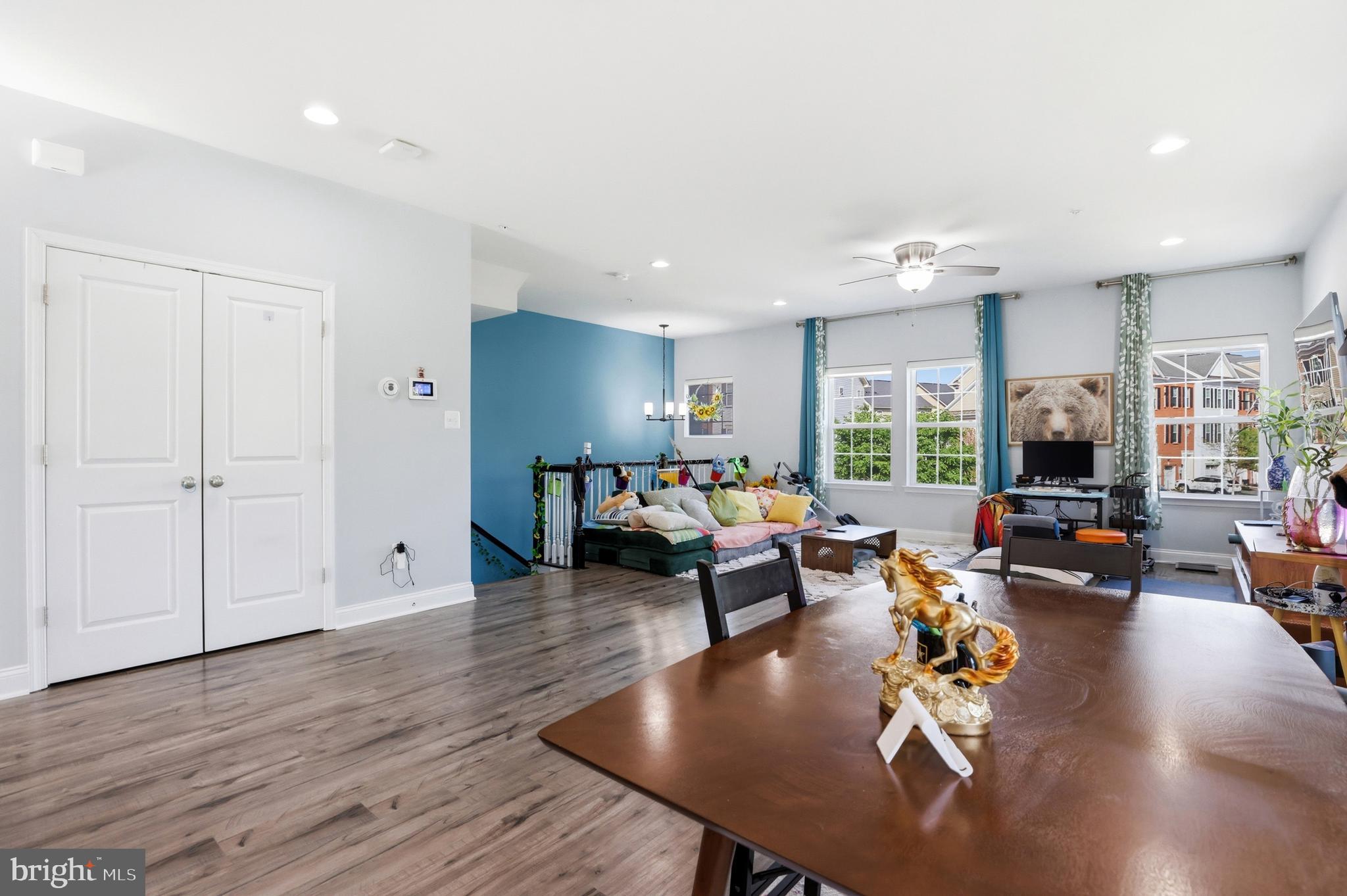 623 CLEAR BLUE LANE
